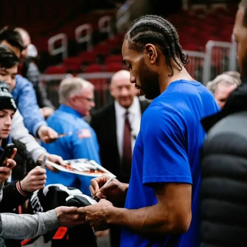 高效发挥！麦基半场11中7贡献17分5篮板（手感爆棚！麦基半场11投7中砍下17分5篮板）