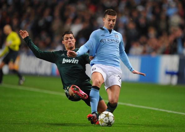 NBA战报：亚历山大33分6助，雷霆132-111大胜独行侠（亚历山大33分6助攻发威，雷霆132-111轻取独行侠）