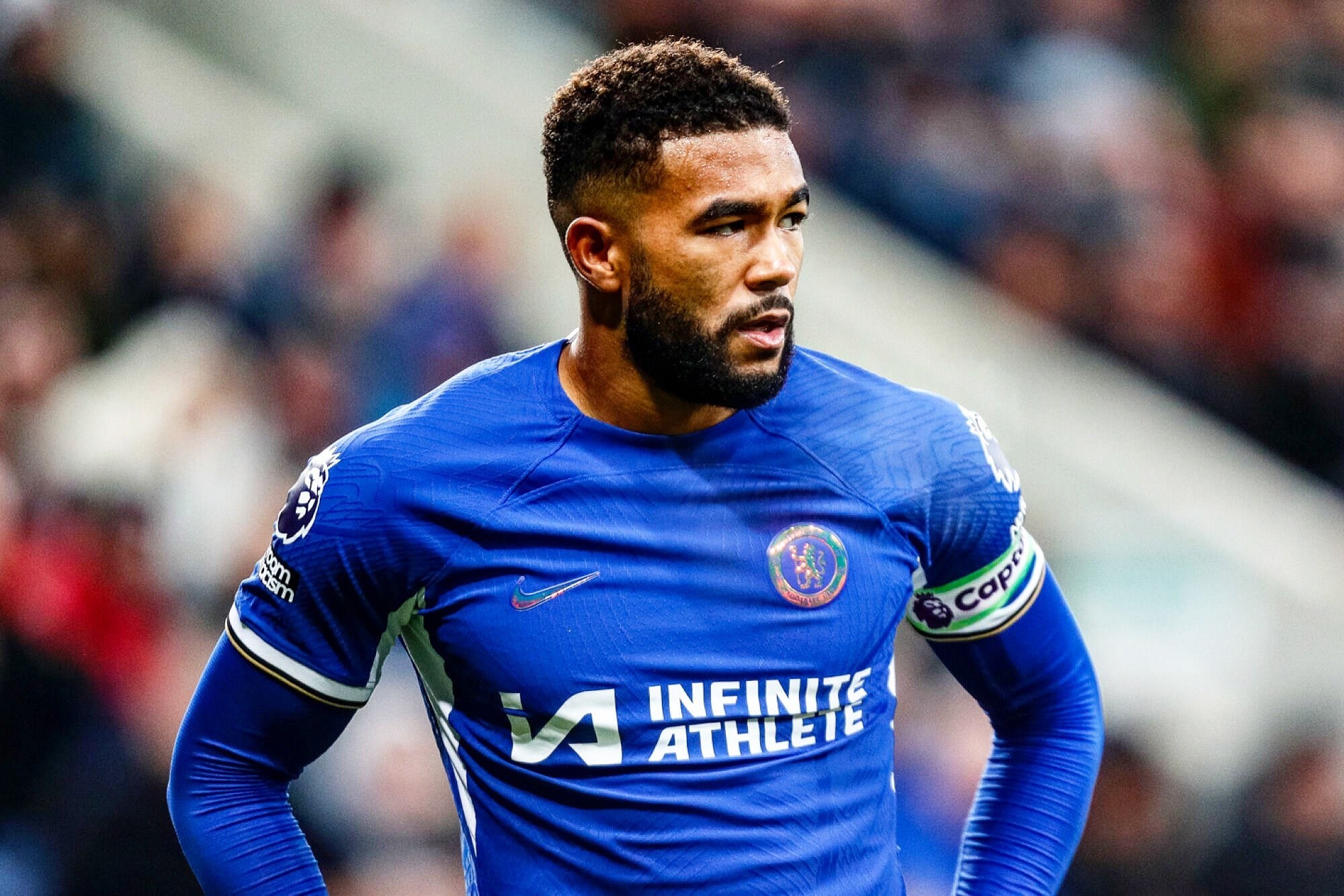 凯尔：比赛中阿德耶米被挑衅但保持了冷静，这说明他又成长了（凯尔：阿德耶米遭挑衅仍冷静应对，展现出进一步的成熟）