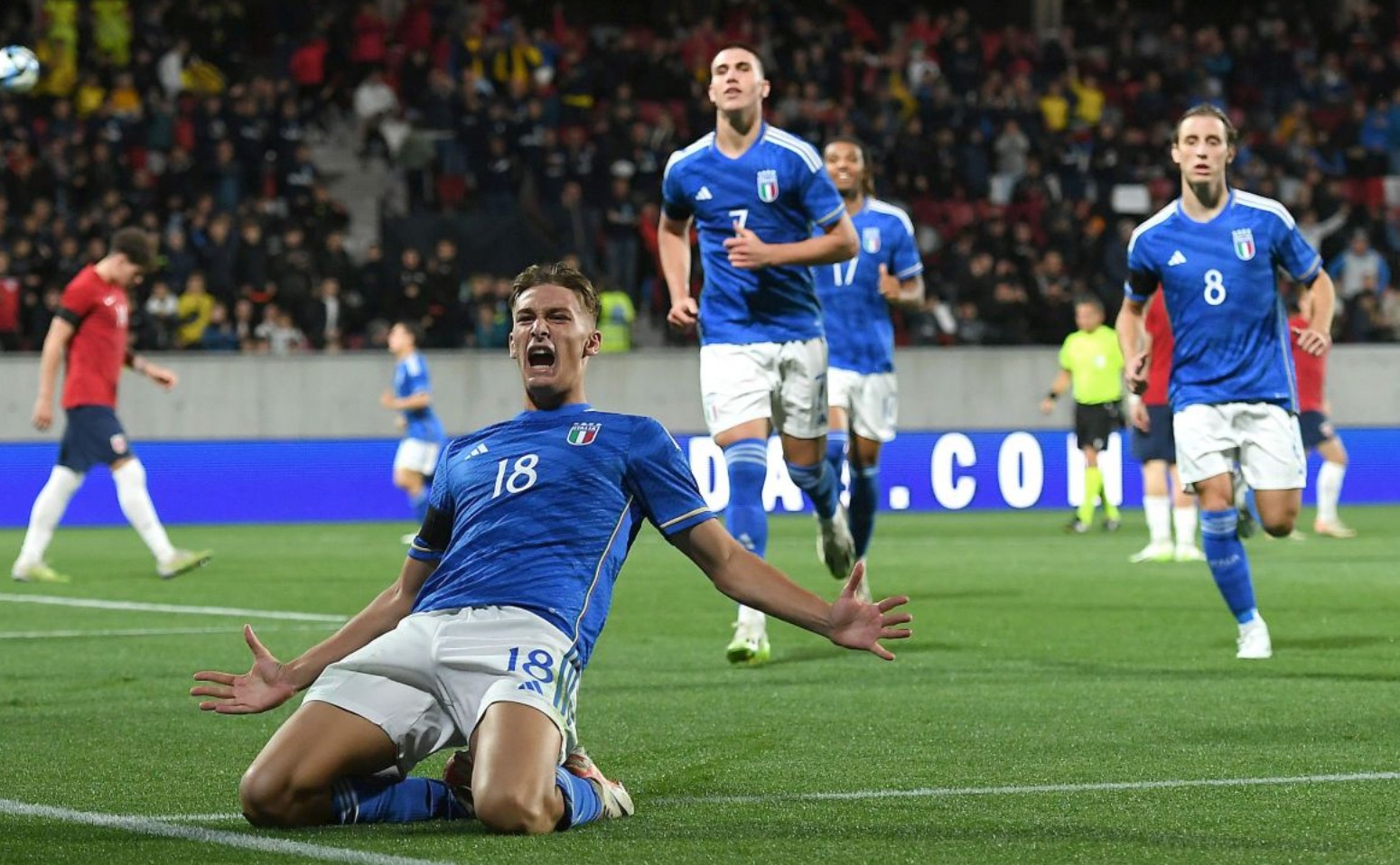 德媒：如果诺伊尔续约留队，拜仁希望明夏2000万欧出售努贝尔（德媒称：若诺伊尔续约留队，拜仁计划明夏以2000万欧出售努贝尔）