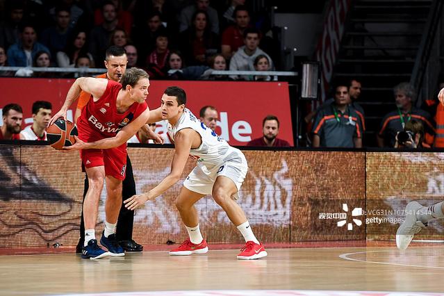 沪媒谈海港亚冠失利：并非不用心，伤病影响是无奈的现实（沪媒评海港亚冠出局：非因不尽力，伤病困扰成无奈现实）