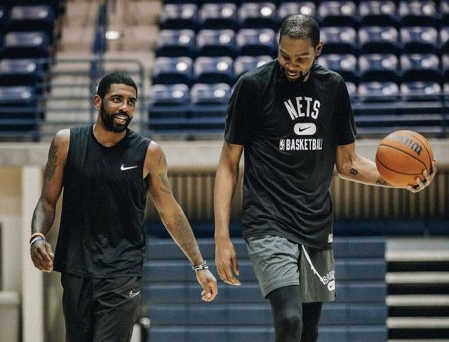 嚄唶宿将，皇家社会副队长埃卢斯通多完成个人队史300场（皇家社会副队长埃卢斯通多完成俱乐部生涯第300场）