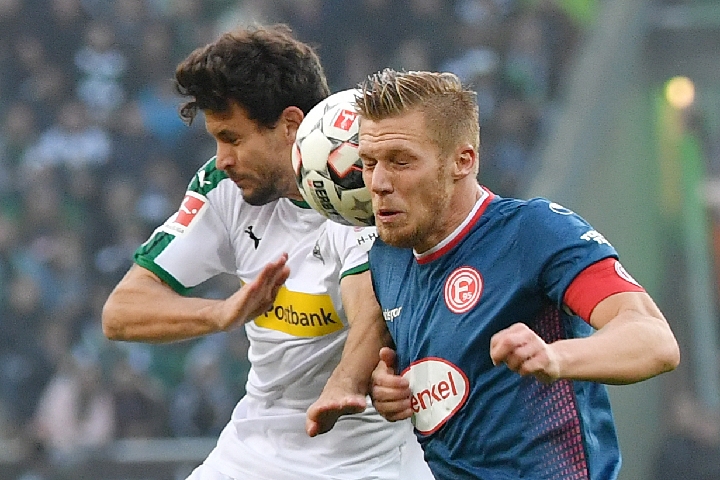 CBA杯：胡金秋缺席广厦险胜青岛 孙铭徽13+10塔克22+7（CBA杯：胡金秋缺阵，广厦险胜青岛；孙铭徽13+10、塔克22+7）