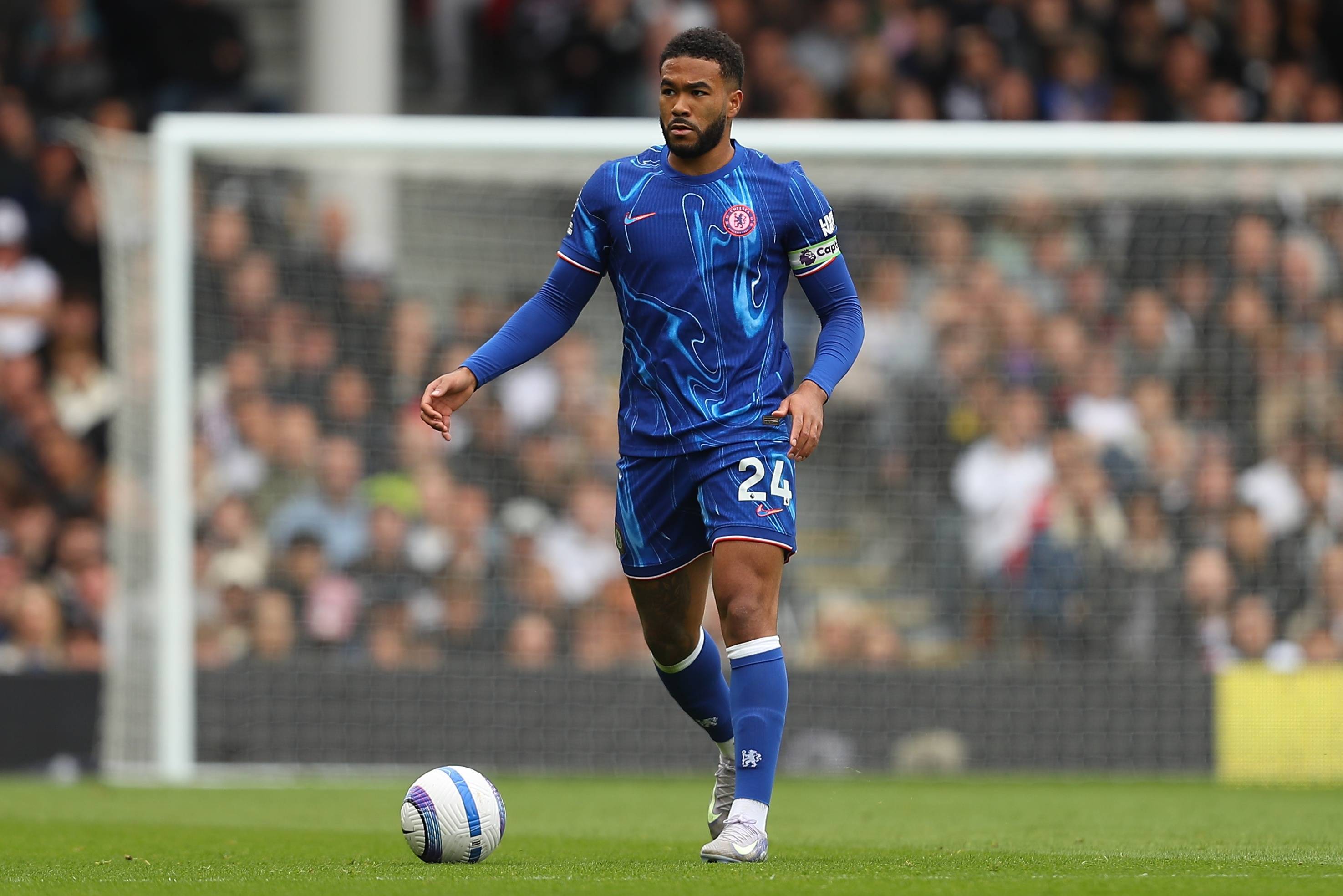 曼联1-1西汉姆再失进前5良机！习惯性疲软，阿莫林冬窗买人也不够（曼联1-1憾平西汉姆，冲前五再受阻；疲软成惯性，阿莫林冬窗补强难解渴）