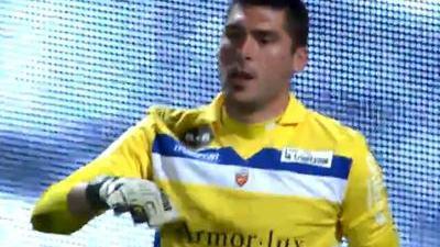 逆转功臣！麦丹13中10轰27分，里德末节4三分轰14分（逆转双星闪耀：麦丹13投10中砍27分，里德末节飙进4记三分独取14分）