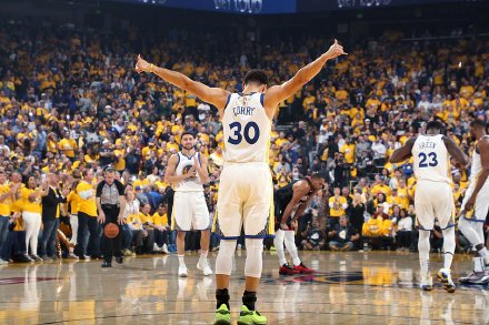 廉颇老矣？四旬老汉詹姆斯半场9投2中，仅得4分2板2助攻（岁月不饶人？四旬詹姆斯半场命中率低迷，9投2中仅取4分2板2助）