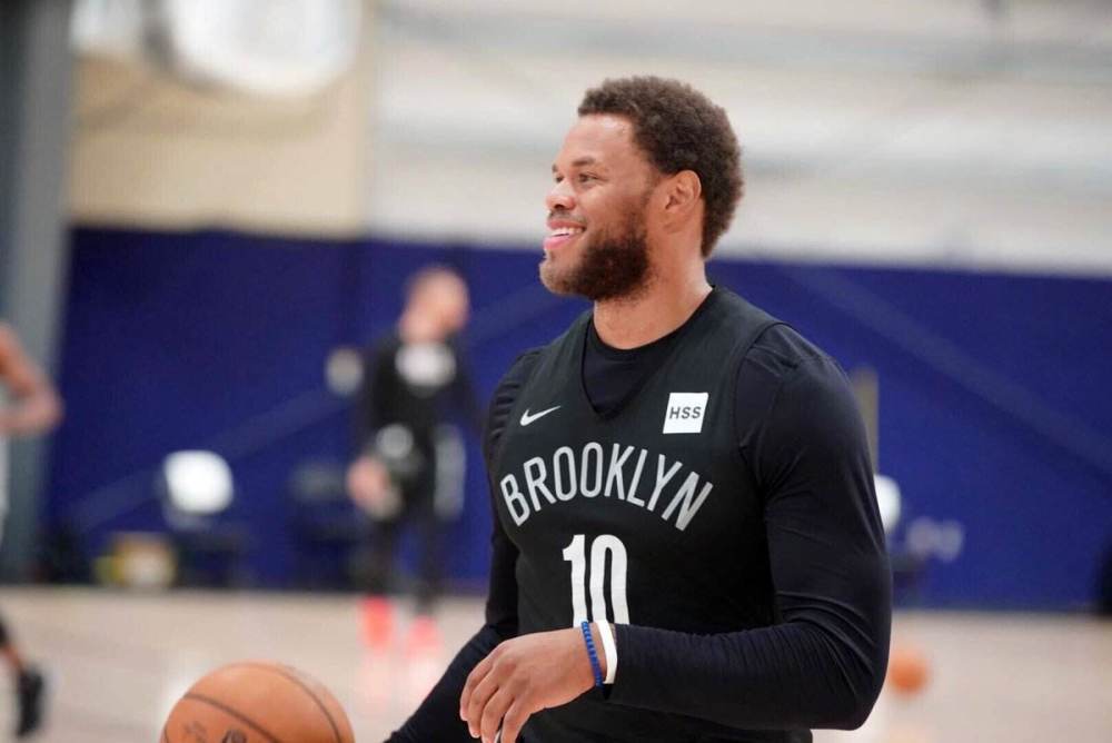 江苏男篮75-101不敌广东男篮，马国栋罚球全失，表现欠佳，新秀合同到期后离队。（江苏男篮75比101负于广东男篮，马国栋罚球全失表现低迷，新秀合同期满离队）