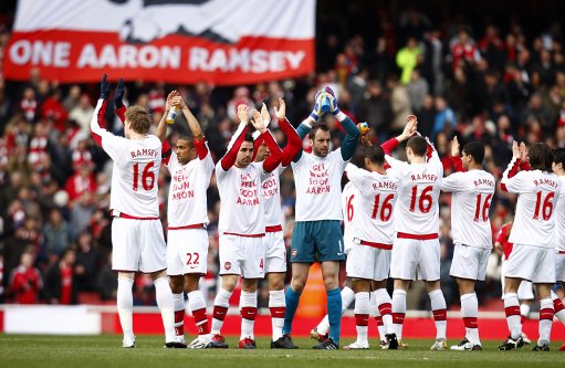 浙江队攻守兼备持续强势（浙江队攻防俱佳势头正猛）