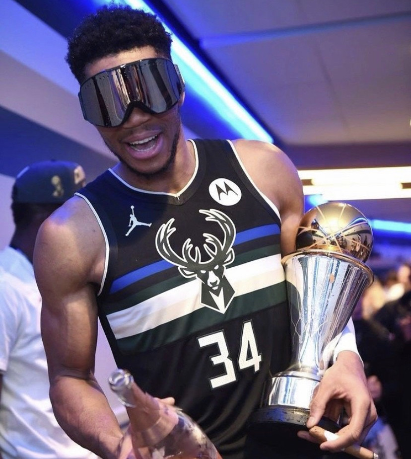 都体：尤文要求斯帕莱蒂遵守正装规定，比赛时不可以穿运动服（都体：尤文要求斯帕莱蒂比赛期间着正装，禁穿运动服）