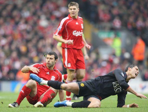 维持原判！布朗突破肘倒翟晓川后者阻挡 许利民交涉挑战也是失败（判罚维持！布朗突破肘击致翟晓川倒地判其阻挡，许利民挑战无果）