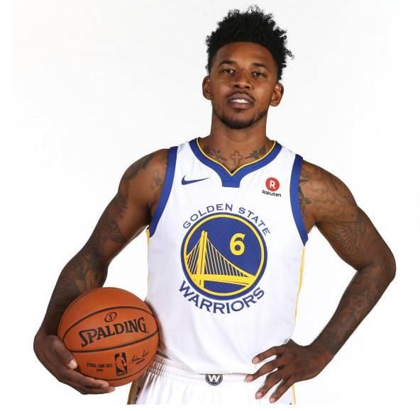 杨瀚森首发出战7分54秒，得到1篮板1失误4犯规。（杨瀚森首发仅出战7分54秒，数据为1篮板、1失误、4次犯规）