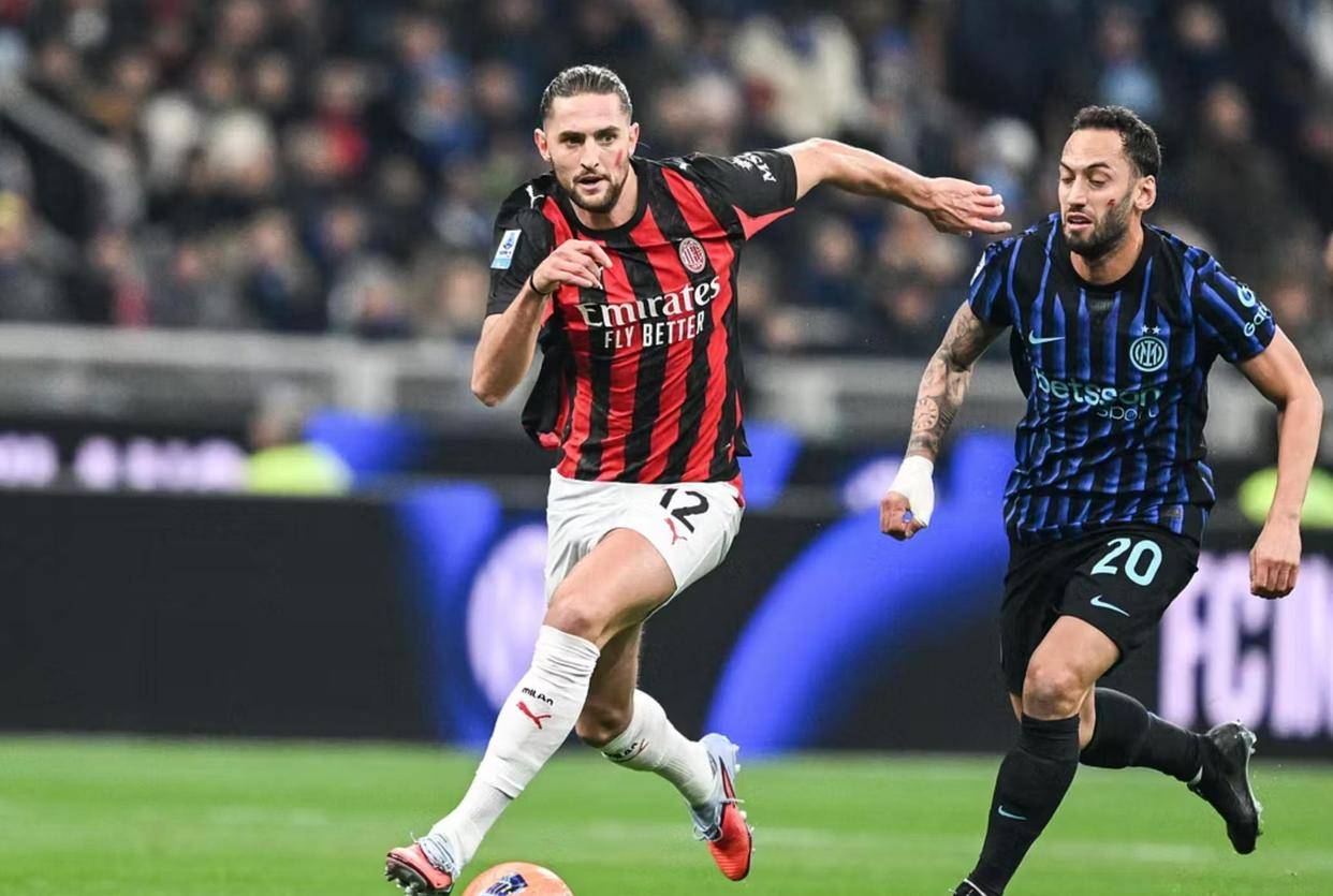 米兰客战拉齐奥：莱奥领衔，亚沙里、里奇、拉比奥出战（米兰做客拉齐奥：莱奥挂帅，亚沙里、里奇、拉比奥悉数登场）